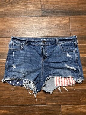 Old Navy Mid-Rise Distressed Americana Boyfriend Jean Cut-Off Shorts 14